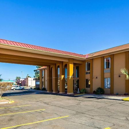 Mesilla Valley Days Inn & Suites Las Cruces Exterior photo