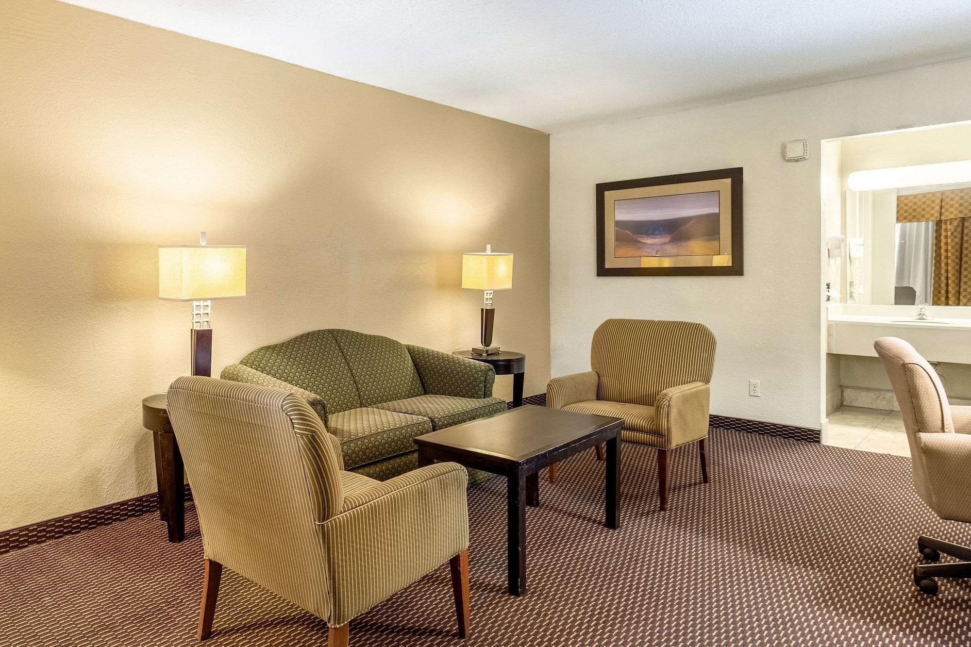 Mesilla Valley Days Inn & Suites Las Cruces Exterior photo