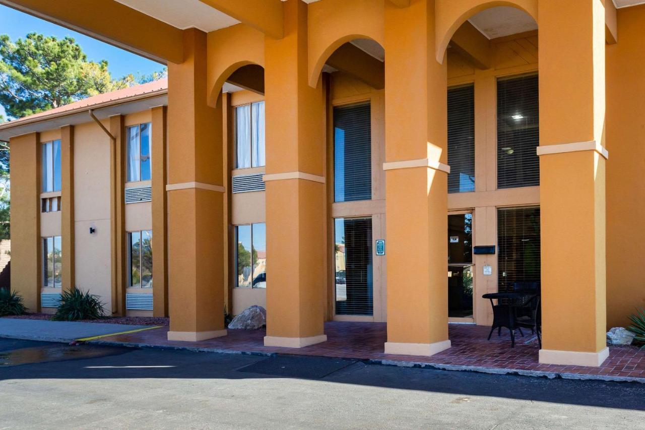 Mesilla Valley Days Inn & Suites Las Cruces Exterior photo