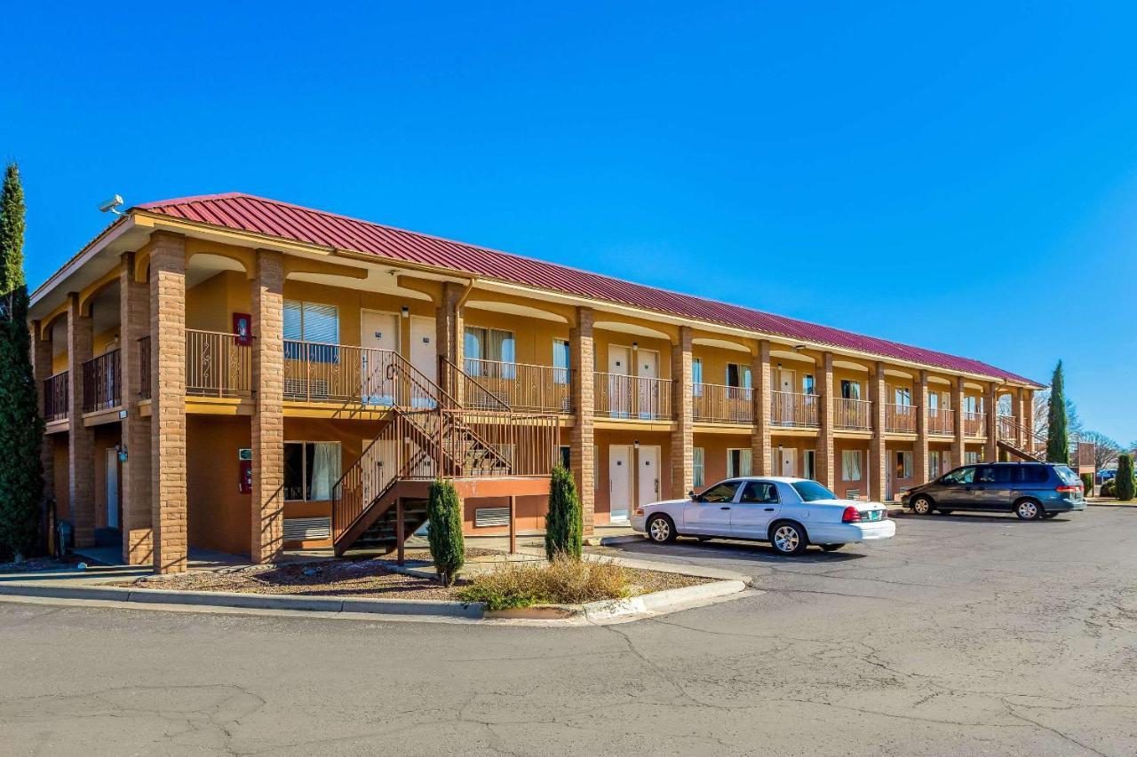 Mesilla Valley Days Inn & Suites Las Cruces Exterior photo