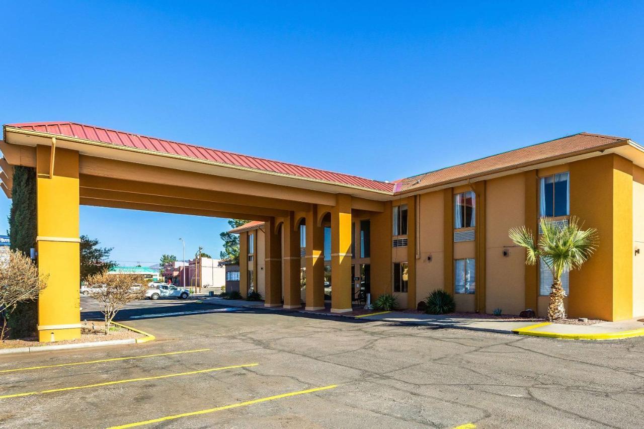 Mesilla Valley Days Inn & Suites Las Cruces Exterior photo